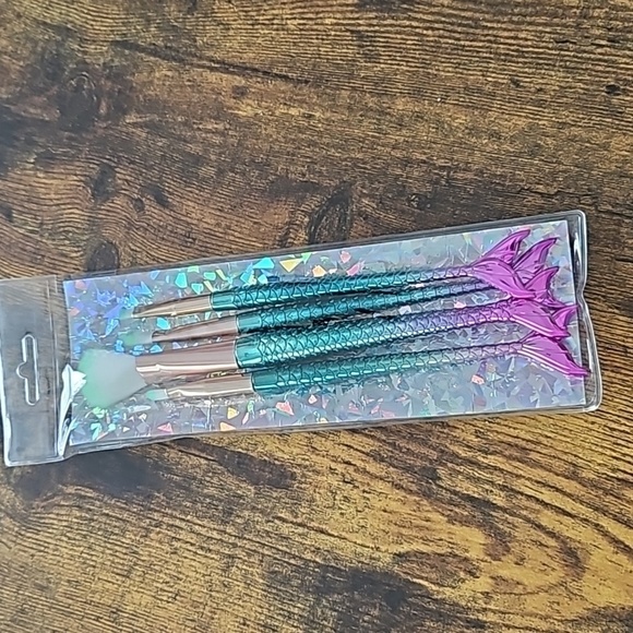 Makeup Brush Set, Mermaid Tail, 4 Pieces - Picture 1 of 4